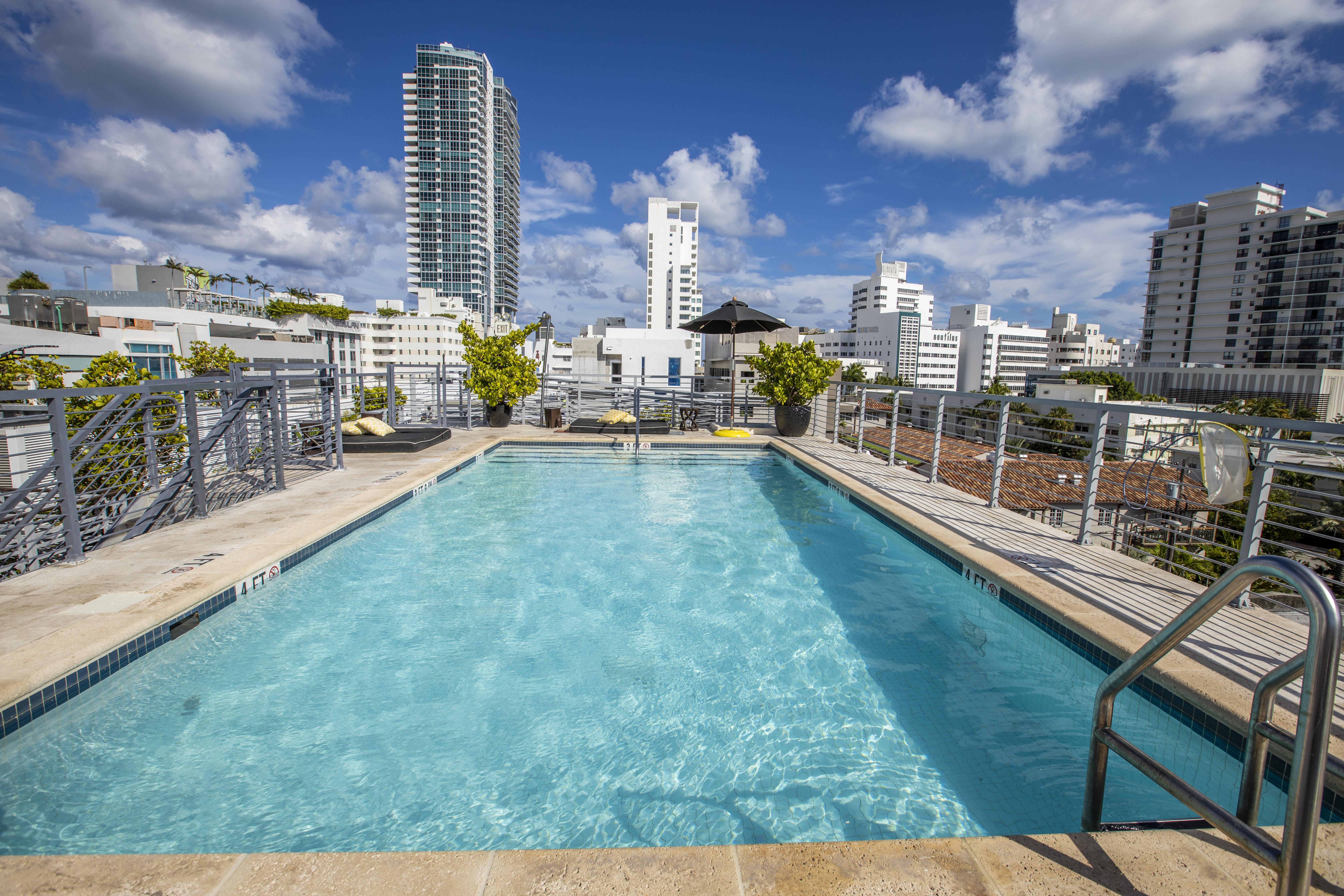 ホテル リビエラ スイーツ マイアミビーチ エクステリア 写真